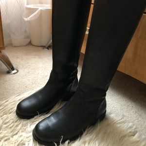 Black uggs boot